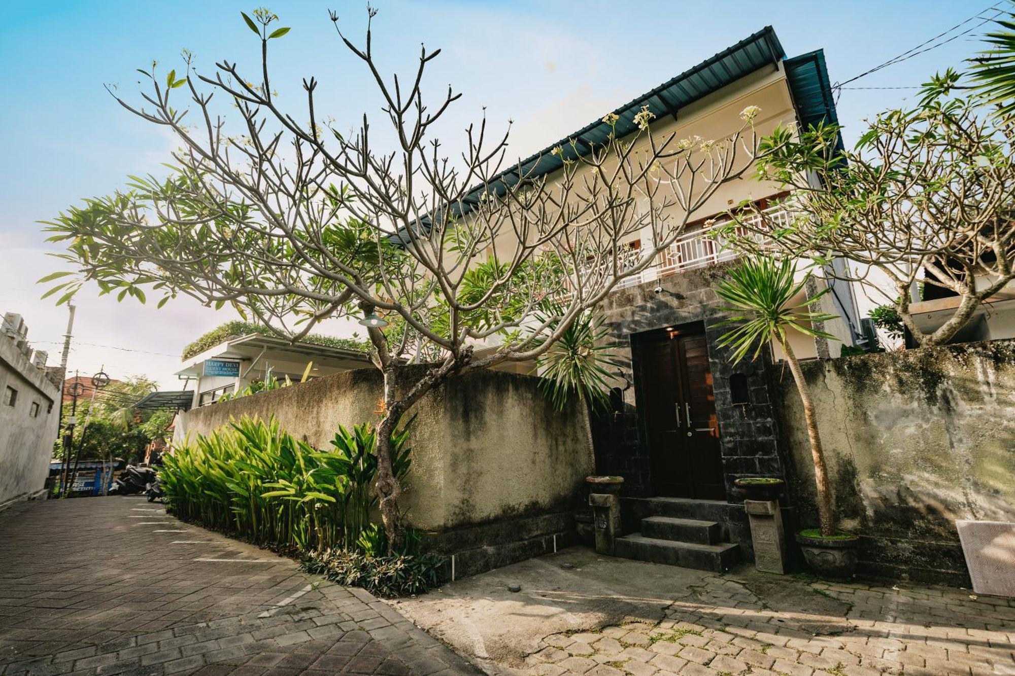 Happy Devi Guesthouse Canggu Buitenkant foto